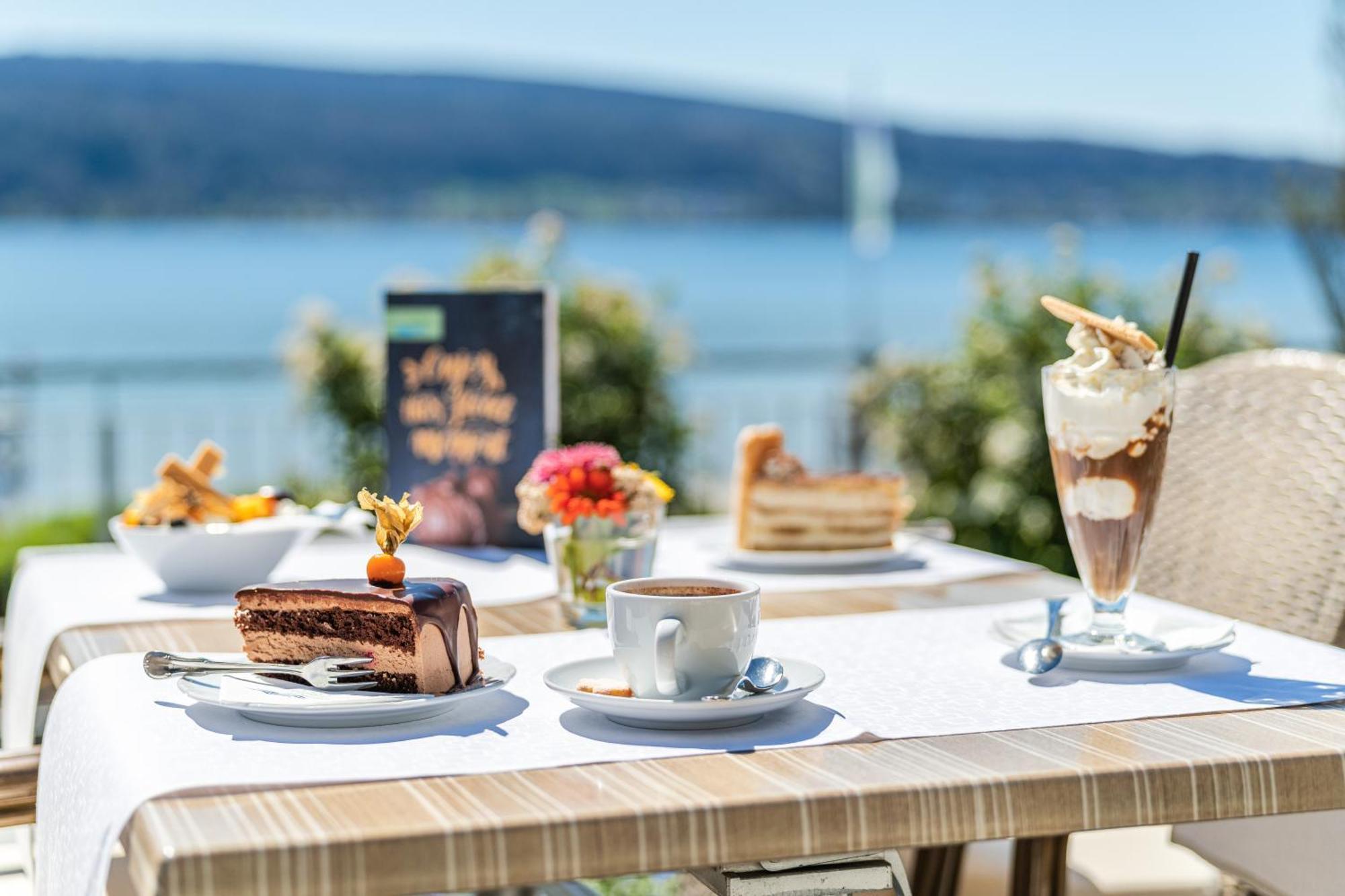 Strandhotel Loechnerhaus Reichenau Exterior photo