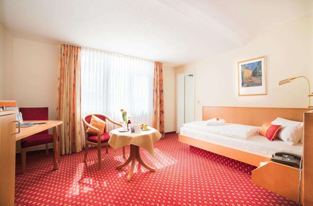 Strandhotel Loechnerhaus Reichenau Exterior photo