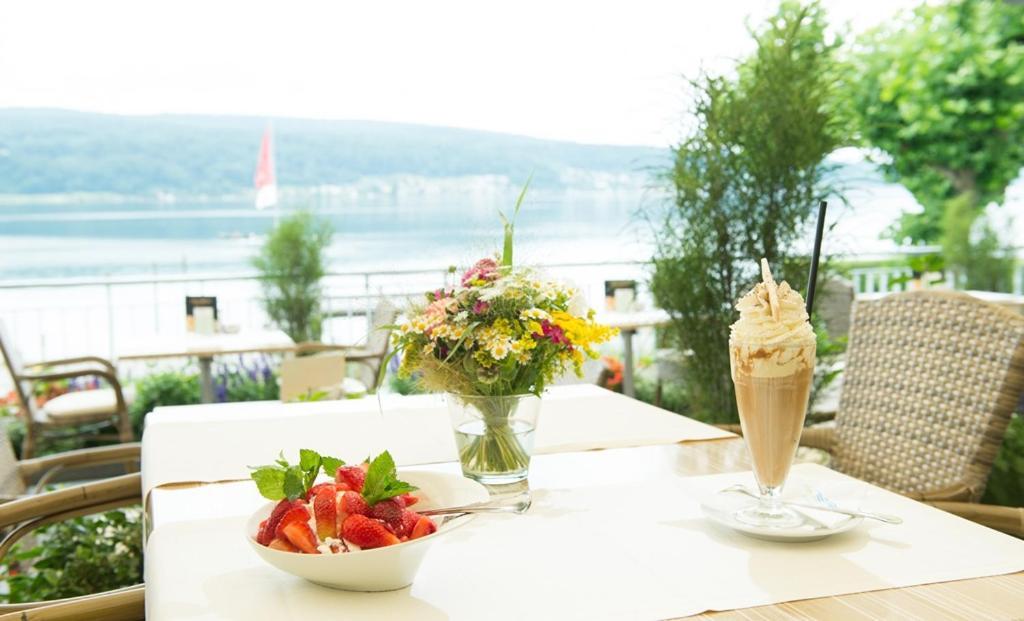 Strandhotel Loechnerhaus Reichenau Exterior photo