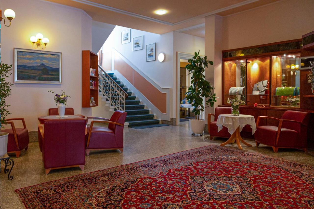 Strandhotel Loechnerhaus Reichenau Exterior photo